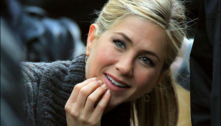 Jennifer Aniston vähät välittää harmaista hiuksistaan - kannatusta sataa