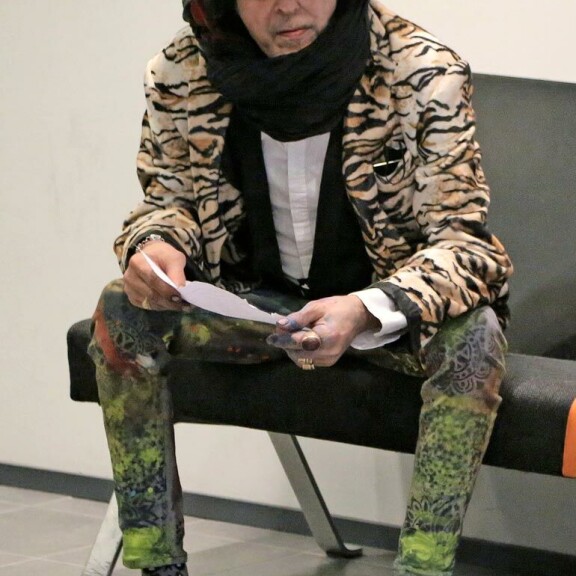 Seiska oli paikalla, kun haastemies toimitti avioerohakemuksen Andylle. Mies oli shokissa ja kyseli kovaan ääneen asianajajaltaan aiheesta. andy ero