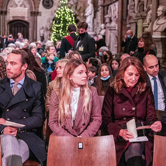 Catherinen perhe Pippa-sisko, James-veli vaimonsa Alizéen kanssa sekä vanhemmat Carole ja Michael osallistuivat herttuattaren emännöimään joulukonserttiin Westminster Abbeyssa. Michael ja Carole Middleton, James Middleton ja Pippa Matthews