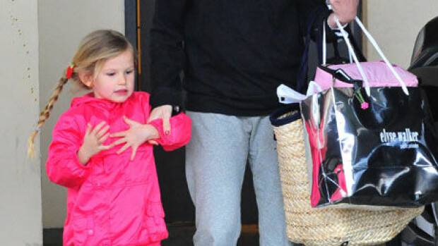 Jennifer Garner näyttää pummilta lapsensa vieressä! Jennifer Garner näyttää pummilta lapsensa vieressä!