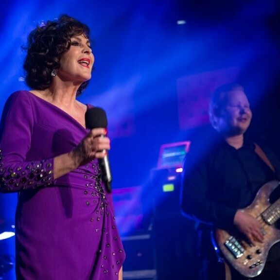 Paula Koivuniemi oli viimeksi julkisuudessa MTV3:n Laulu rakkaudelle -ohjelmassa. Kesän hän vietti hiljaiseloa. Paula Koivuniemi oli viimeksi julkisuudessa MTV3:n Laulu rakkaudelle -ohjelmassa. Kesän hän vietti hiljaiseloa.