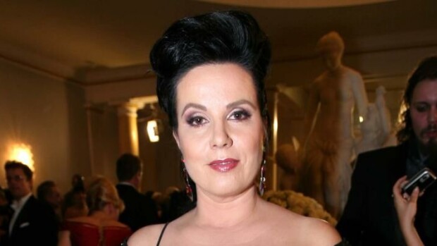 Kaija Koo riekkui kaatokännissä Linnan juhlissa - kirja: puri Antti Tuiskua ja soitti häpeäpuhelun Kaija Koo