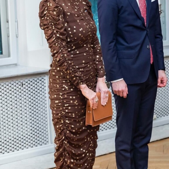 Sofia pukeutui ruskean sävyihin Espanjan kuninkaallisten kunniaksi järjestettyyn cocktailtilaisuuteen. prinsessa Sofia