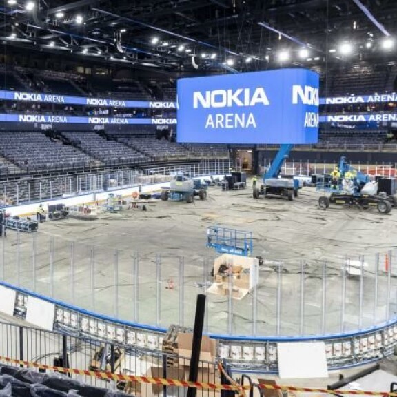 Tampereen uusi Nokia Arena lyö luun kurkkuun muille kotimaisille kiekkohalleille. Tampereen uusi Nokia Arena lyö luun kurkkuun muille kotimaisille kiekkohalleille.