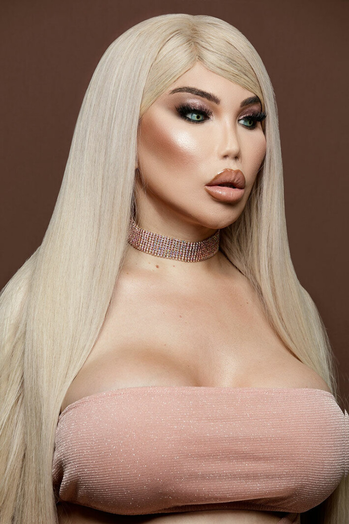 Ihmistaideteokseksi muuttunut Jessica Alves esittelee glamour-puoltaan: raikas, eteerinen ja rintava lady j