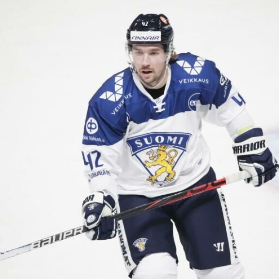 Euroopasta olympialaisiin? Nykyään Sveitsissä kiekkoileva Sami Vatanen antoi vakuuttavia näyttöjä Karjala-turnauksessa. Euroopasta olympialaisiin? Nykyään Sveitsissä kiekkoileva Sami Vatanen antoi vakuuttavia näyttöjä Karjala-turnauksessa.