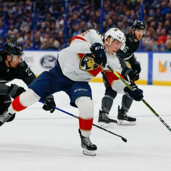 Florida Panthersin tulokashyökkääjä Anton Lundell pelaa ikäänsä nähden naurettavan hyvää jääkiekkoa. Kovia poikia. Florida Panthersin tulokashyökkääjä Anton Lundell pelaa ikäänsä nähden naurettavan hyvää jääkiekkoa.