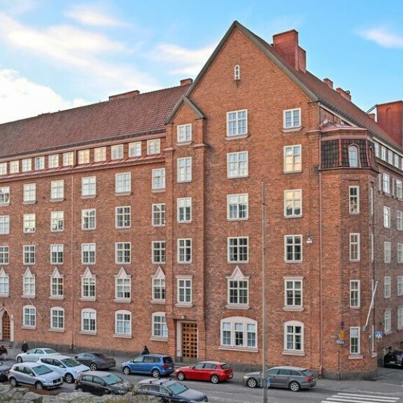 Antin ja Kristan uusi miljoonakoti on upealla paikalla Helsingissä. Antin ja Kristan uusi miljoonakoti on upealla paikalla Helsingissä.