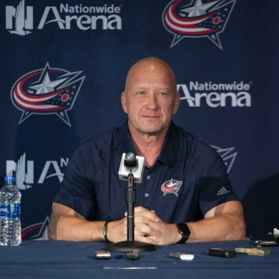 Columbus Blue Jacketsin suomalais-GM Jarmo Kekäläinen jakaa Leijonille omaa kiekkoviisauttaan. Columbus Blue Jacketsin suomalais-GM Jarmo Kekäläinen jakaa Leijonille omaa kiekkoviisauttaan.