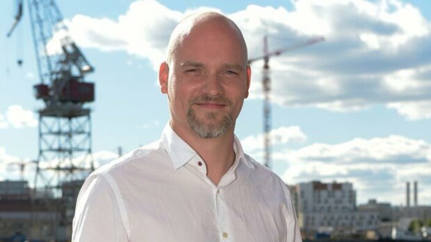 Viikon Kääk!-juorut: Koomikko Niko Kivelällä melkoinen projekti parkkihallissa – kuva! Niko Kivelä