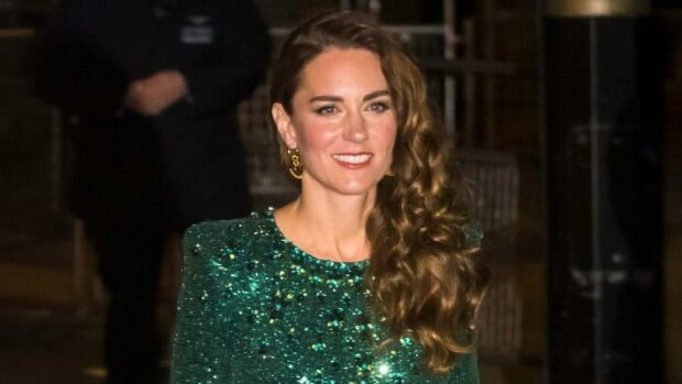 Upea merenneito! Herttuatar Catherine edusti tyrmäävänä iltapuvussa - poikkeuksellinen kampaus kruunasi tyylin herttuatar Catherine, Kate Middleton