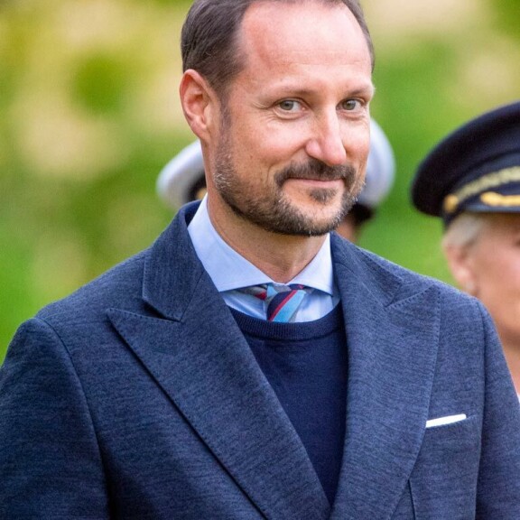 Haakonin sairastuminen sattui ikävään ajankohtaan. Haakonin sairastuminen sattui ikävään ajankohtaan.