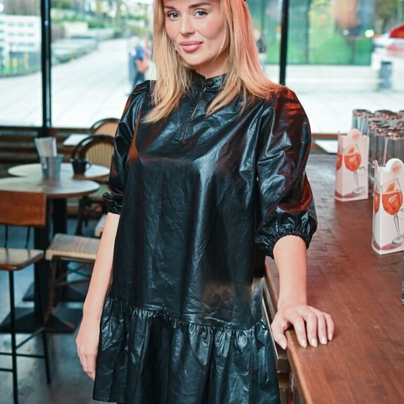 Miss Suomi -finalisti Katariina Juselius, 27, kuittasi Miss Globe-kisoista Miss Photogenic-tittelin. Maanantaina hän osallistui ravintola Hookissa Espoon Tapiolassa Jere Lehtisen nimikkoleivän lanseeraustilaisuuteen. Miss Suomi -finalisti Katariina Juselius, 27, kuittasi Miss Globe-kisoista Miss Photogenic-tittelin. Maanantaina hän osallistui ravintola Hookissa Espoon Tapiolassa Jere Lehtisen nimikkoleivän lanseeraustilaisuuteen.