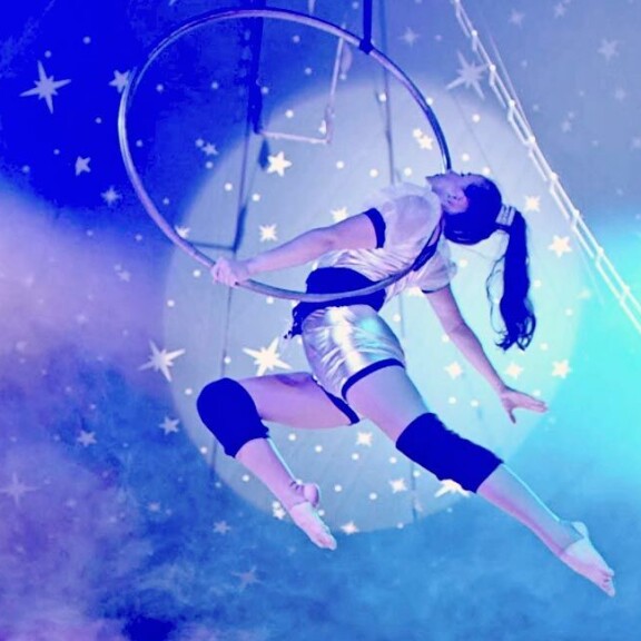 – Sain treenata ilma-akrobatiaa roolia varten vain kolme tuntia, Inka kertoo Pelle Hermanni -elokuvasta. – Sain treenata ilma-akrobatiaa roolia varten vain kolme tuntia, Inka kertoo Pelle Hermanni -elokuvasta.