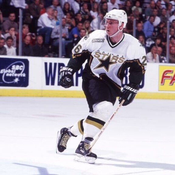 Dallas Starsin seuralegenda Jere Lehtinen arvostettiin peräti kolmesti (1998, 1999, 2003) Frank J. Selke Trophylla. Pysti ojennetaan NHL:n parhaalle puolustavalle hyökkääjälle. Dallas Starsin seuralegenda Jere Lehtinen arvostettiin peräti kolmesti (1998, 1999, 2003) Frank J. Selke Trophylla. Pysti ojennetaan NHL:n parhaalle puolustavalle hyökkääjälle.