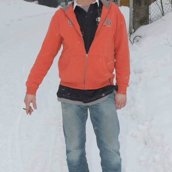 Koko kiekko-Suomi hätkähti, kun kuvat huumeoikeudenkäyntiin saapuneesta Markosta julkaistiin syksyllä 2014. Tämä kuva on vuodelta 2015. Koko kiekko-Suomi hätkähti, kun kuvat huumeoikeudenkäyntiin saapuneesta Markosta julkaistiin syksyllä 2014. Tämä kuva on vuodelta 2015.