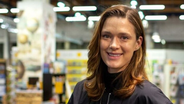 Tunnistaisitko kolmevuotiasta Krista Kososta suloisesta lapsuuskuvasta? 'Äiti on leikannut hiukset keittiösaksilla' krista kosonen