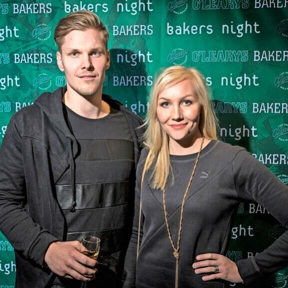 Vuonna 2012 avioituneet Emma Kimiläinen ja Timo Liuski jättivät yhdessä avioerohakemuksen 28. lokakuuta. Pariskunnalla on kouluikäinen tytär. Vuonna 2012 avioituneet Emma Kimiläinen ja Timo Liuski jättivät yhdessä avioerohakemuksen 28. lokakuuta. Pariskunnalla on kouluikäinen tytär.