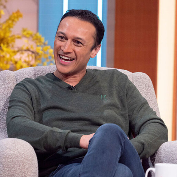 Chris tuli tutuksi Emmerdalen katsojille jo vuonna 2009. Ennen sitä hän on esiintynyt muun muassa Coronation Street -sarjassa. Chris Bisson
