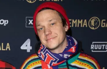 Me too -kohussa ryvettynyt punkkari Teemu Bergman kauniissa naisseurassa - paparazzikuvat!