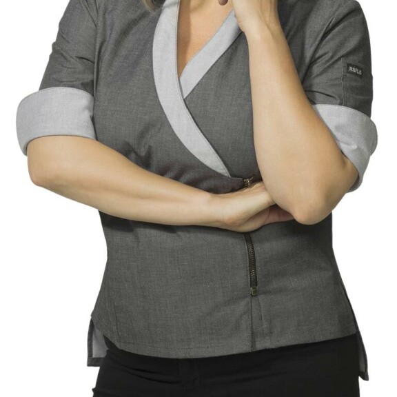 – Kaikkea täytyy aina maistaa, Vappu Pimiä kertoo heidän ruokapöytänsä periaatteista. Hän osallistui Maikkarin Kädettömät kokit -ohjelmaan 2015. – Kaikkea täytyy aina maistaa, Vappu Pimiä kertoo heidän ruokapöytänsä periaatteista. Hän osallistui Maikkarin Kädettömät kokit -ohjelmaan 2015.