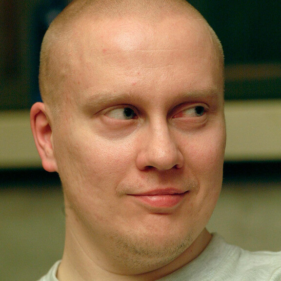 Vimmainen taiteilija Teemu Mäki kuvattuna 2000-luvulla. TM