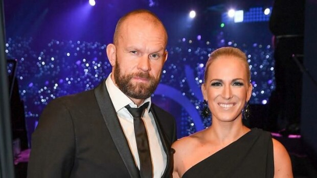 Nanna Karalahti tienasi yli seitsemän kertaa enemmän kuin puolisonsa Jere - ex-kiekkoilijalle silti isot mätkyt Jere Karalahti, Nanna Karalahti