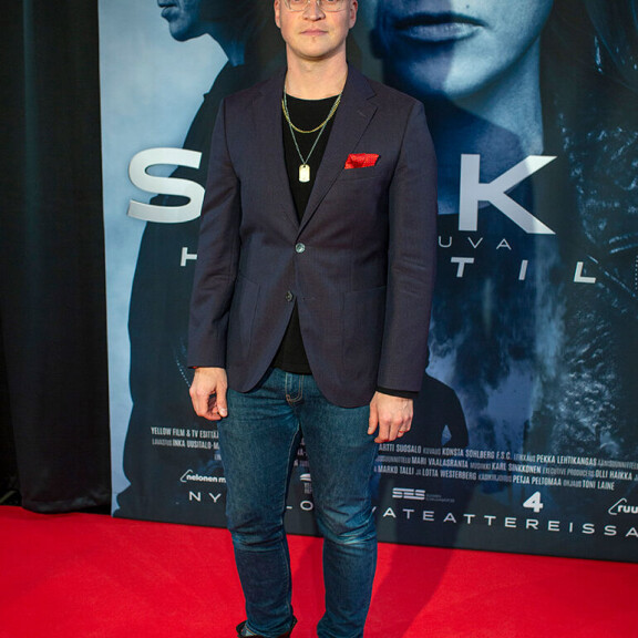 Ohhoh! Näyttelijä Riku Nieminen edusti kultasormus nimettömässään – näin tähti vastasi uteluihin rakkauselämästään! Riku Nieminen