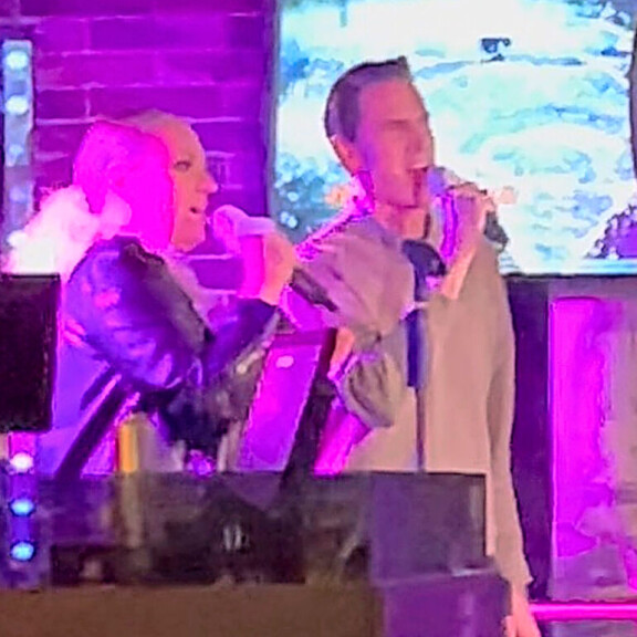 Oho, TTK-tähdet Jenni Poikelus ja Sami Helenius viihtyvät vapaa-ajalla yhdessä – paljonkertova kuva! jenni ja sami