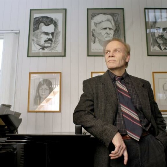 Professorin arvonimen saanut Jorma on toiminut huippurooliensa lisäksi Kansallisoopperan, Joensuun laulujuhlien ja Savonlinnan oopperajuhlien taiteellisena johtajana sekä Helsingin Sibelius-Akatemian laulutaiteen professorina. Professorin arvonimen saanut Jorma on toiminut huippurooliensa lisäksi Kansallisoopperan, Joensuun laulujuhlien ja Savonlinnan oopperajuhlien taiteellisena johtajana sekä Helsingin Sibelius-Akatemian laulutaiteen professorina.