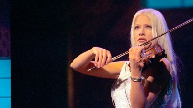 Kirja: Linda Lampenius kätki vuosien bulimian piinan: ”Taputtelen silmien alle peräpukamavoidetta” Linda Lampenius