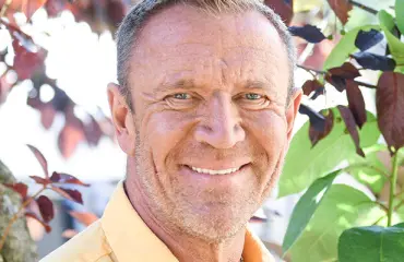 Kirjapaljastus: Bruce Willis kiukutteli Die Hardin kuvauksissa, Renny Harlin avoimena: "Ahdistuin"