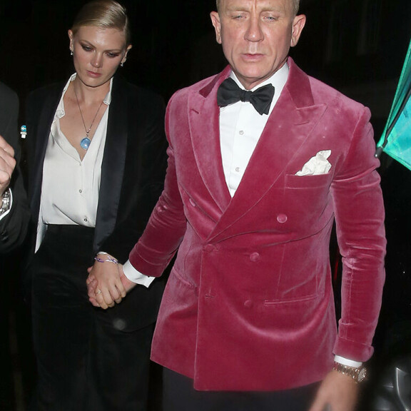 Daniel Craig ja Ella Loudon poistuivat yhdessä James Bond -elokuvan jatkoilta Lontoossa. bond