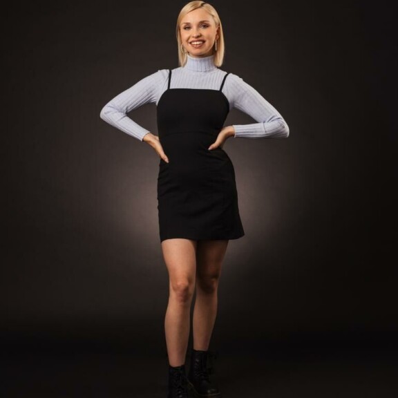 Poseeraa pelkissä pitsiliiveissä! Miss Helsinki -finalistit itse valitsemissaan vaatteissa – Oona, 22, jätti paidan pois: 'Tässä lookissa kaikki on 100% minua' Mira Holappa.