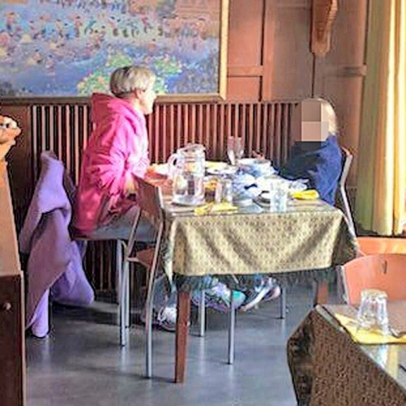 Viikon Kääk!-juorut: Seksijuontaja Ina Mikkola signeerasi Seiskoja! Maria Veitola