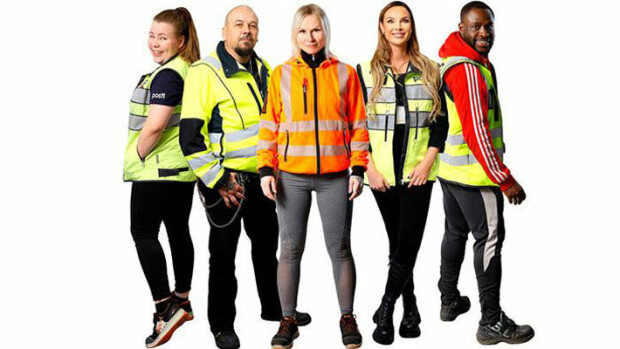 Toimittajan kommentti: Me postilaiset on oikea epätosi-tv-sarja: kusti polkee ja posettaa - enää puuttuu sarja verotarkastajista! Me postilaiset -sarja alkaa Nelosella marraskuussa 2021.
