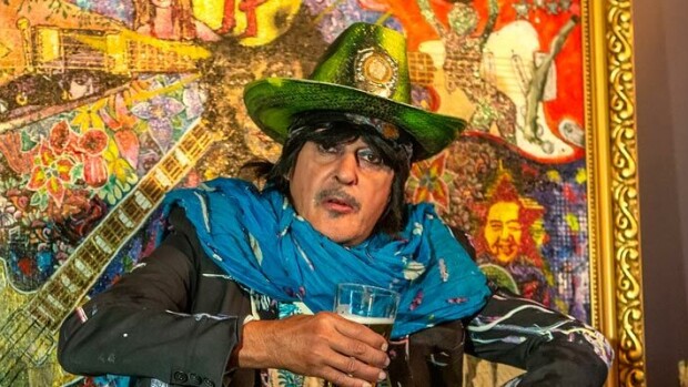 Andy McCoy öykkäröi ja sammui! Rocklegenda herätti pahennusta Tallinnassa – kuvat! Andy McCoy