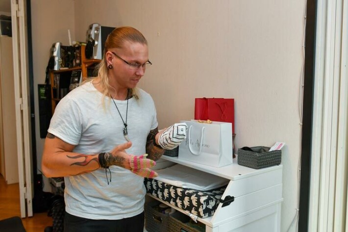 Paha isä -podcastissa Johnny purkaa tuntemuksiaan eroperheessä syntyneiden lapsen vanhempana. – Olen tuntenut tilanteen toivottomana, mutta jaksan vielä taistella. Paha isä -podcastissa Johnny purkaa tuntemuksiaan eroperheessä syntyneiden lapsen vanhempana. – Olen tuntenut tilanteen toivottomana, mutta jaksan vielä taistella.