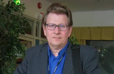 Ex-uutisankkuri Seppo Huhta sai hikisen tanssiurakan päätökseen – viehättävä blondi vei ex-uutisankkurin huomion!