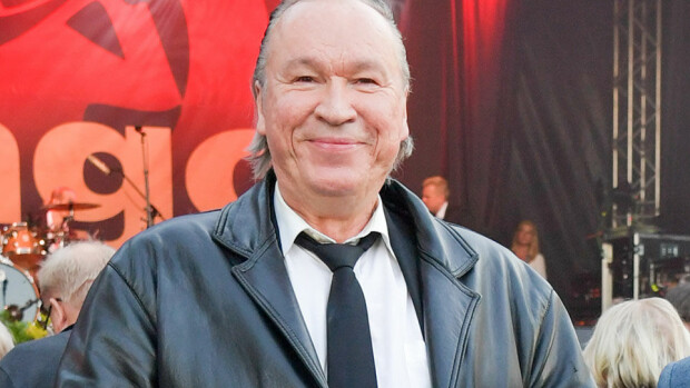 Ilkka Vainio kyllästyi riitelemään – luopui Kari Tapion riipuksesta: 'Kulkekoon kantaja rohkeana – eikä niin miten pelokkaat pirut kirkuu!' Ilkka Vainio