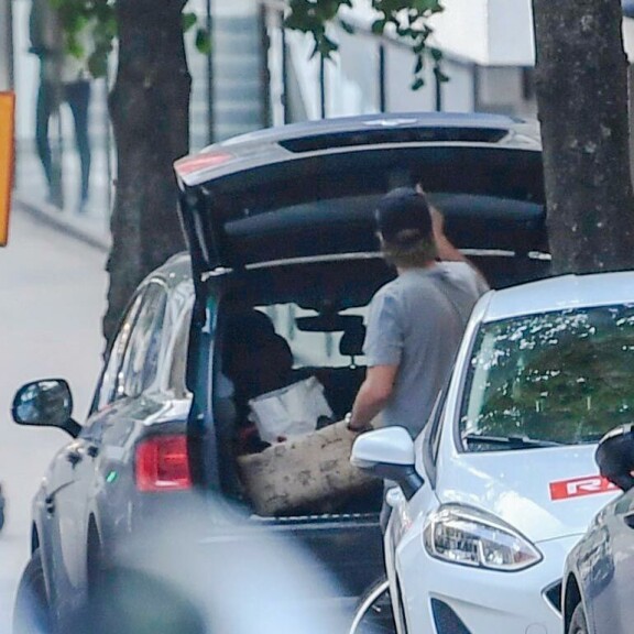 Stefun ylellinen Bentley muuttui hetkessä pesunkestäväksi muuttoautoksi. Stefun ylellinen Bentley muuttui hetkessä pesunkestäväksi muuttoautoksi.