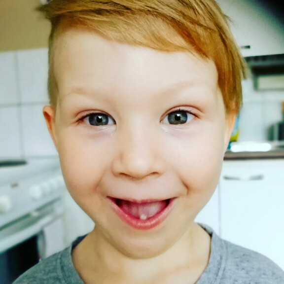Kuka on Veikein Vekara 2019? Katso kuvat, äänestä hupaisinta tenavaa ja voita palkintoja! Veikein vekara -finalisti Eemeli