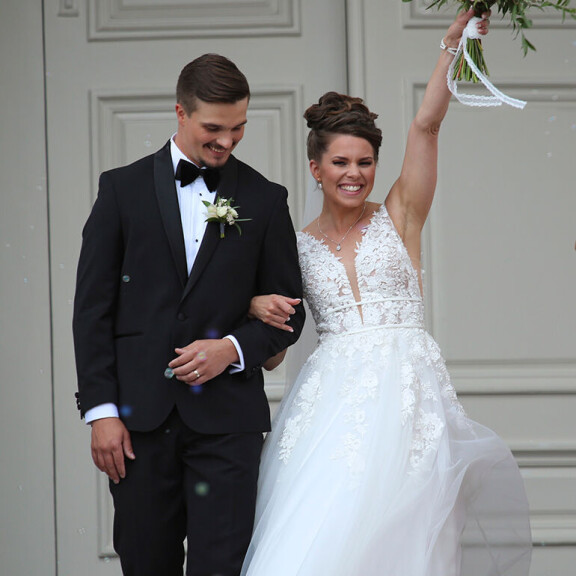 Avioliiton satamaan purjehtinut ex-missi kertoo rauhoittuvansa kristallien avulla. naimisiin