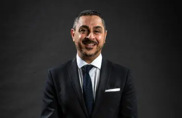 ”Toimistolle marssi yhtäkkiä outo tyyppi” - Arman Alizad muistelee MoonTV:n järkyttävää loppua: Kaikki loppui kuin seinään!