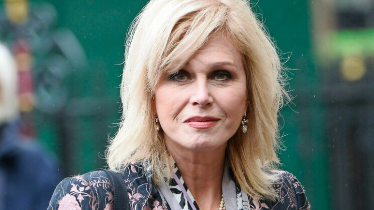 Todella upeeta -tähti Joanna Lumley avautuu sairaudestaan – herää öisin tummansiniseen nimettömään kauhuun: ”Pelkään ja kaipaan kuolemaa!” Joanna Lumley avautuu sairaudestaan.