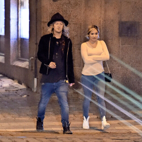 Jukka, 38, ja amerikkalainen some-tähti Chachi Gonzales, 22, kihlautuivat elokuussa. Joulunpyhät rakastavaiset viettivät Helsingissä ja Pohjanmaalla. Kuva kaksikosta Helsingistä aiemmin syksyllä. Jukka, 38, ja amerikkalainen some-tähti Chachi Gonzales, 22, kihlautuivat elokuussa. Joulunpyhät rakastavaiset viettivät Helsingissä ja Pohjanmaalla.
