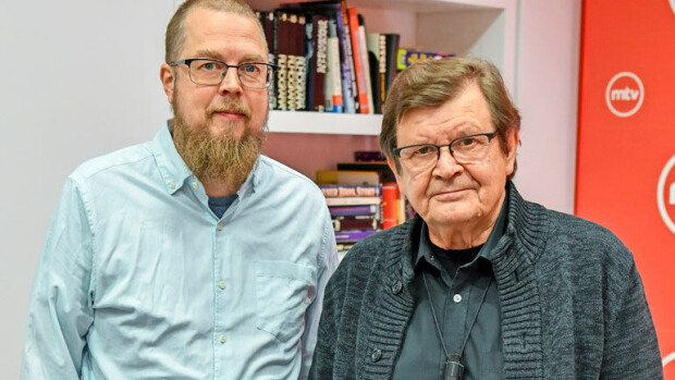 Heikki Kinnunen, 72, puntaroi jatkoaan Mielensäpahoittajana: ”Kavereita putoilee edestä ja takaa” – Tuomas Kyröltä hurja heitto seuraavaksi päätähdeksi! Tuomas Kyrö ehdottaa Heikki Kinnuselle seuraajaa mielensäpahoittajana.