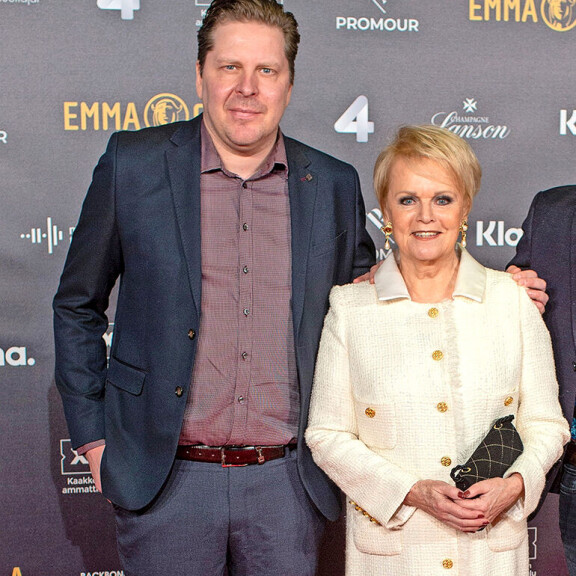 Manageri-miesystävä Tommi Liimatainen vahvistaa Katri Helenan olevan yhä tauolla. katri helena