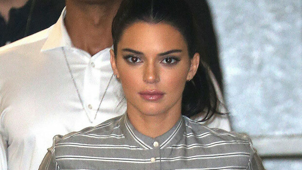 Jösses, mikä kroppa! Seksipommi Kendall Jenner julkaisi videoita alusvaatekuvauksiensa kulisseista: 'Teen itse omat stunttini' - katso! Kendall Jenner