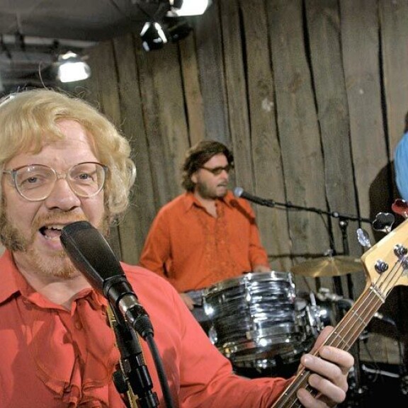 Kari ja karvattomat -orkesteri (Heikki Silvennoinen, Heikki Hela ja Timo Kahilainen) on Kummelin musiikillista antia. Kari ja karvattomat -orkesteri (Heikki Silvennoinen, Heikki Hela ja Timo Kahilainen) on Kummelin musiikillista antia.